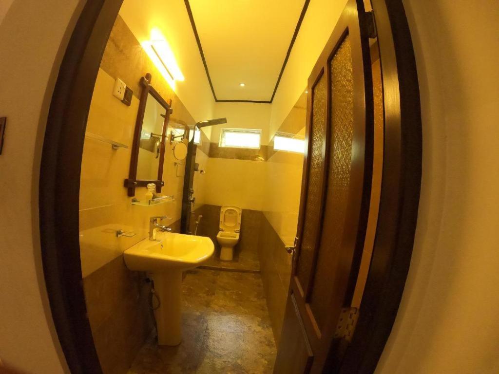 Oyo Kings Hotel Katunayaka Luaran gambar