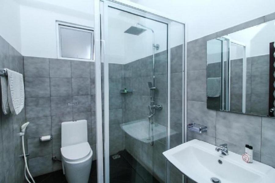 Oyo Kings Hotel Katunayaka Luaran gambar